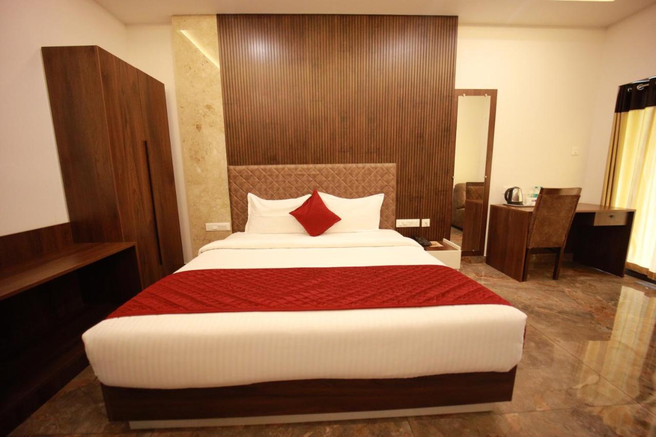 Bliss Regency Business Hotel Palakkad Extérieur photo